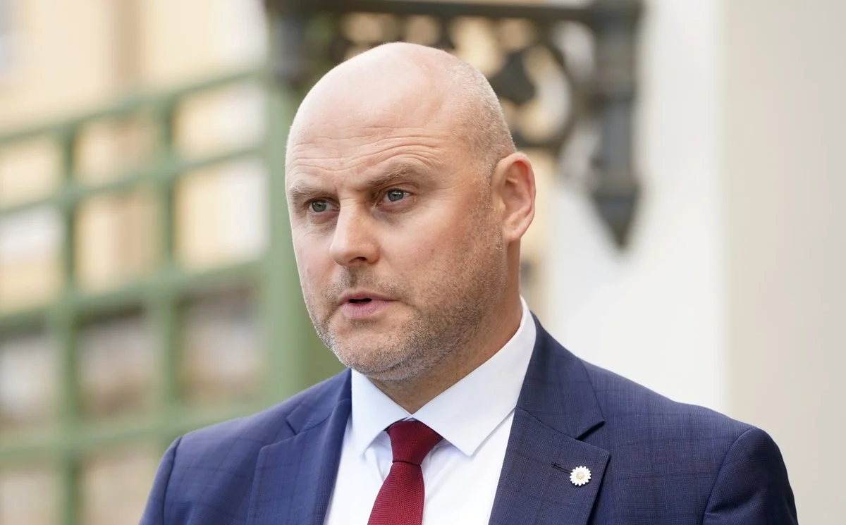 Kulberga valdības mīkla: plaša koalīcija vai politiskā izolācija?