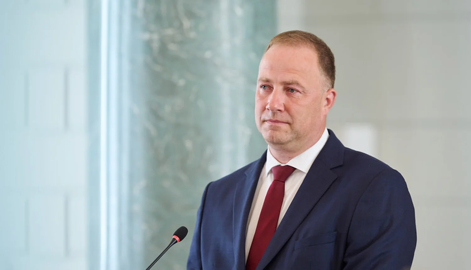 Valainis pēc VK revīzijas atstādina ZM valsts sekretāru