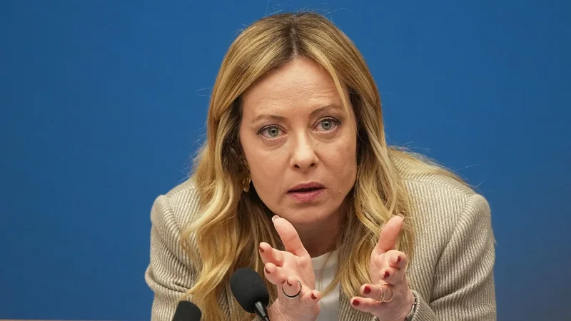 Мелони анонсировала запрет бурки и никаба в школах Италии