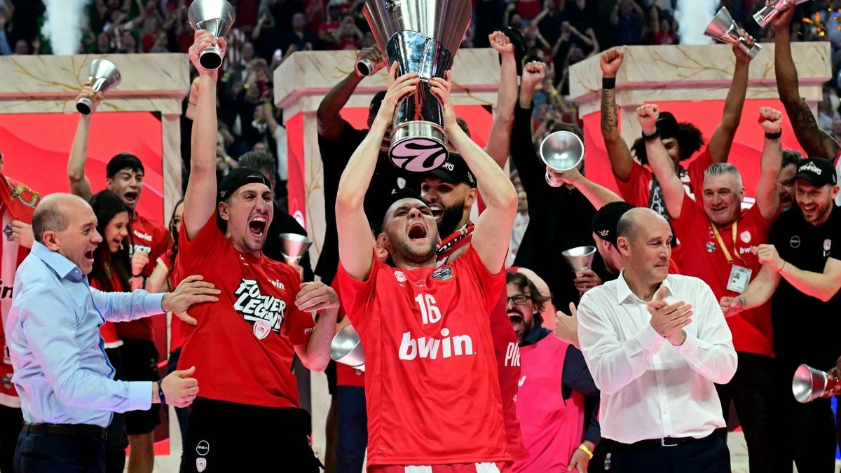 Olympiacos ceturto reizi triumfē ULEB Eirolīgā