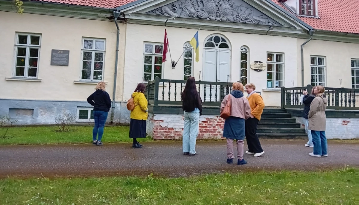 Talsu tūrisma speciālisti apgūst pieredzi Dienvidkurzemē