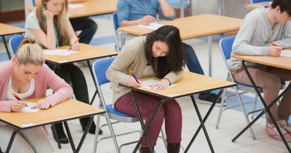 Valdība apstiprina kārtību skolēnu atbrīvošanai no eksāmeniem