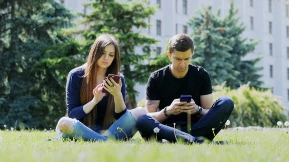 В Латвии растет число молодежи, не занятой учебой и работой