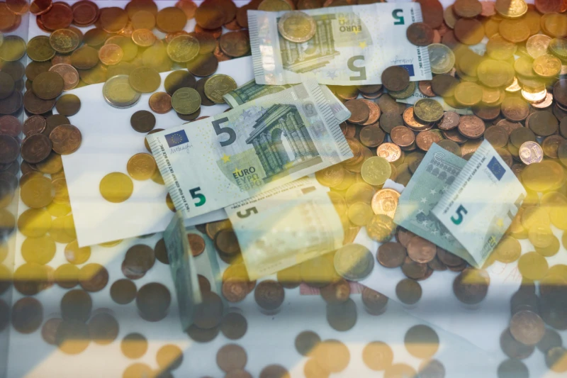Ministrijās atklātas milzīgas atalgojuma atšķirības vienādos amatos