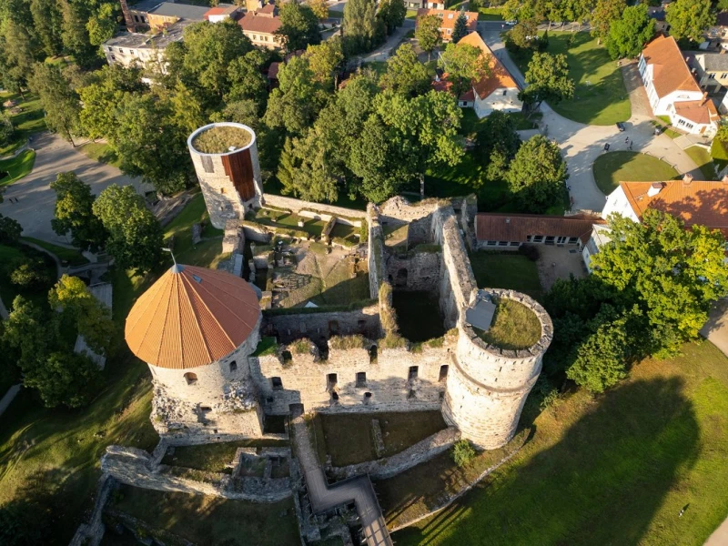 Cēsīs pulcēsies 2000 dziedātāju sieviešu un vīru koru svētkos