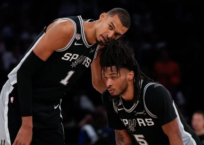 Spurs pārtrauc Knicks uzvaru sēriju NBA finālā Trampa klātbūtnē