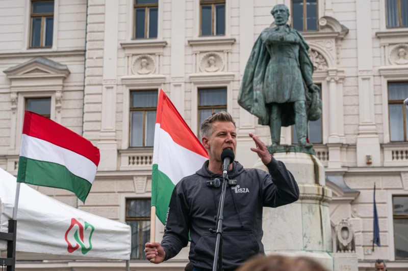 Ungārijas valdība un deputāti būtiski samazina savas algas