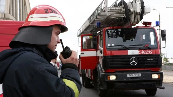 Пожар в Риге: из горящего дома спасли трех человек