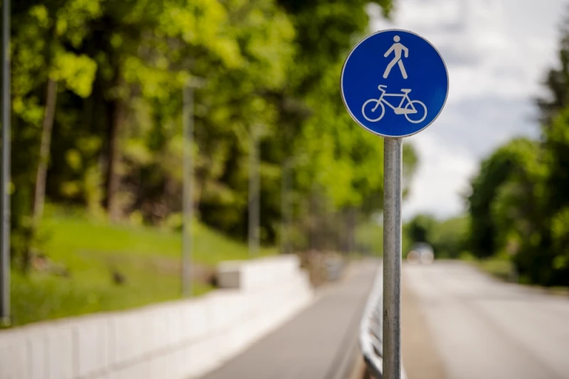 Tukumā atklāts jauns gājēju un velosipēdistu celiņš uz Milzkalni
