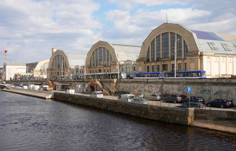 Slēdz Rīgas Centrāltirgus Gaļas paviljonu: drošības apsvērumi
