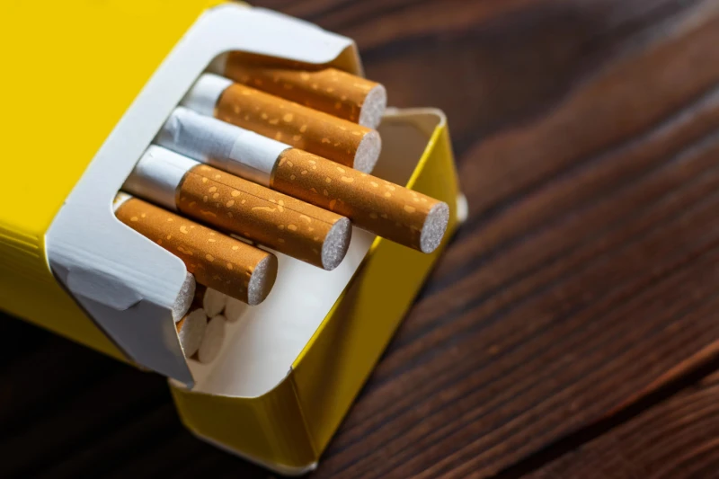 Nelegālo cigarešu tirgus Latvijā valstij izmaksā 74 miljonus eiro