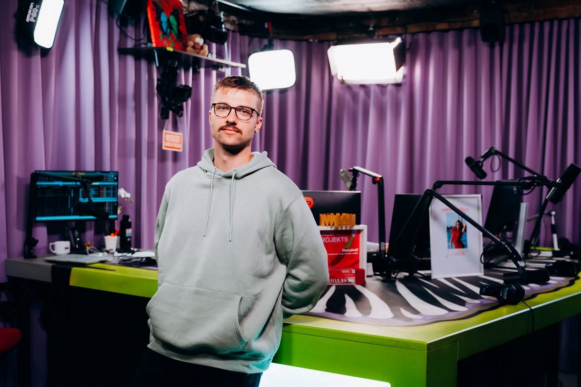 Latvijas Radio 5 vadību pārņem režisors Reinis Ūbelis
