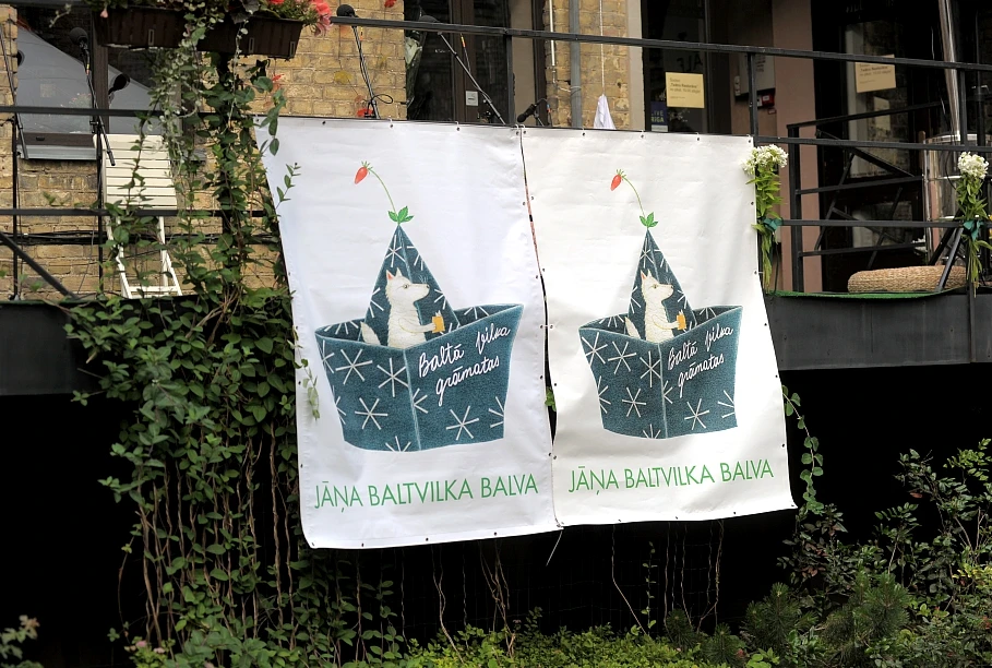 Pasniegta Jāņa Baltvilka balva: godināti bērnu literatūras autori