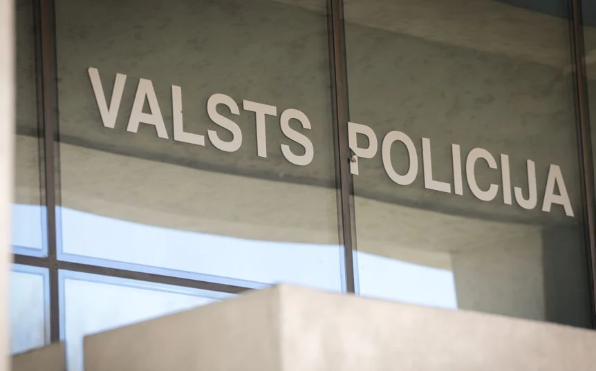 Māte sūdzas par policijas darbu dēla meklēšanas lietā