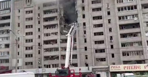 Удар по жилому дому в Харькове: есть погибшие и пострадавшие