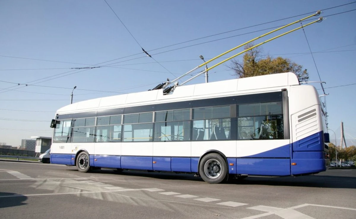 Rīgā uz pusgadu slēdz 1. trolejbusa maršrutu Ģertrūdes ielā
