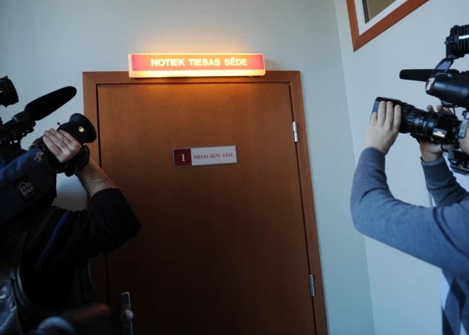 Tiesa atstāj apcietinājumā policistu par nāvējošu piekaušanu