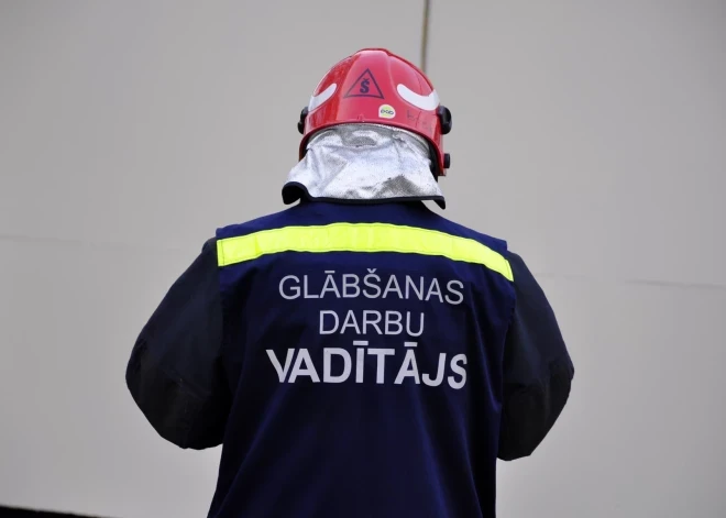 Naktī Jelgavā ugunsgrēkā cietusi dzīvojamā māja