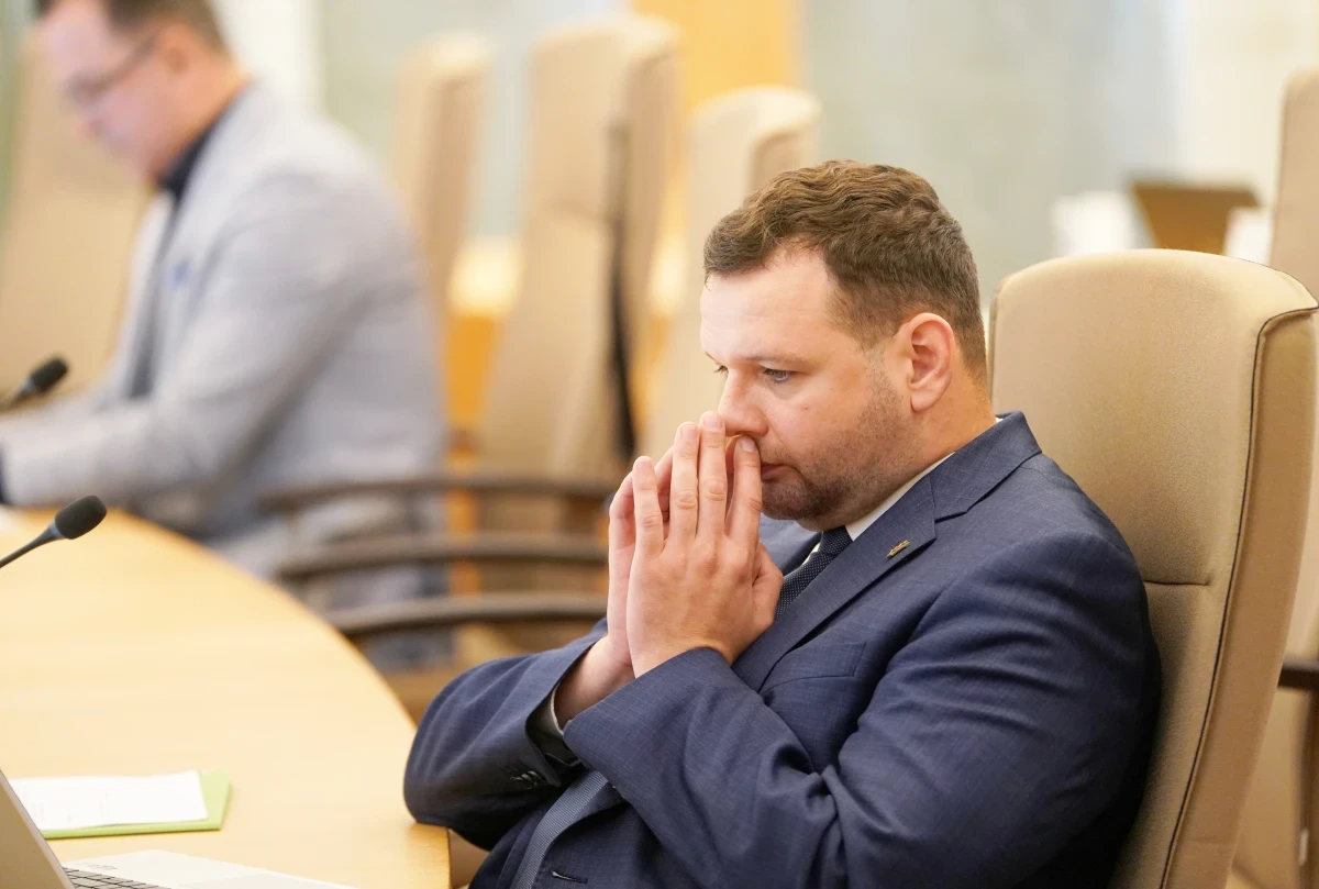 Labklājības ministrs Uzulnieks gatavs iesaldēt savu algu