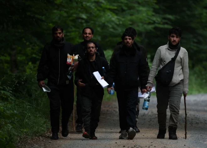 Ķekavas novadā migranti mēģinājuši izraisīt autoavāriju