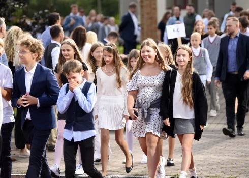 Datu valsts inspekcija skaidro noteikumus par bērnu foto skolās