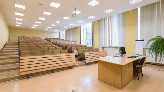 Сейм Латвии ужесточит контроль за посещаемостью иностранных студентов